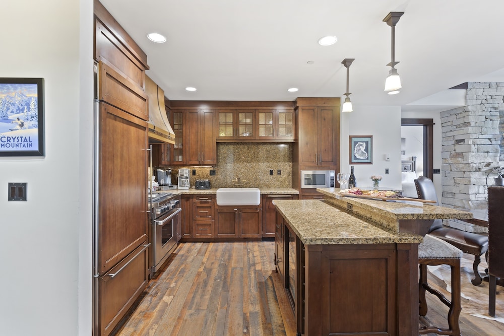 Arrowleaf Lodge at Deer Valley Resort - Two Bedroom Residence #301 2 Condo