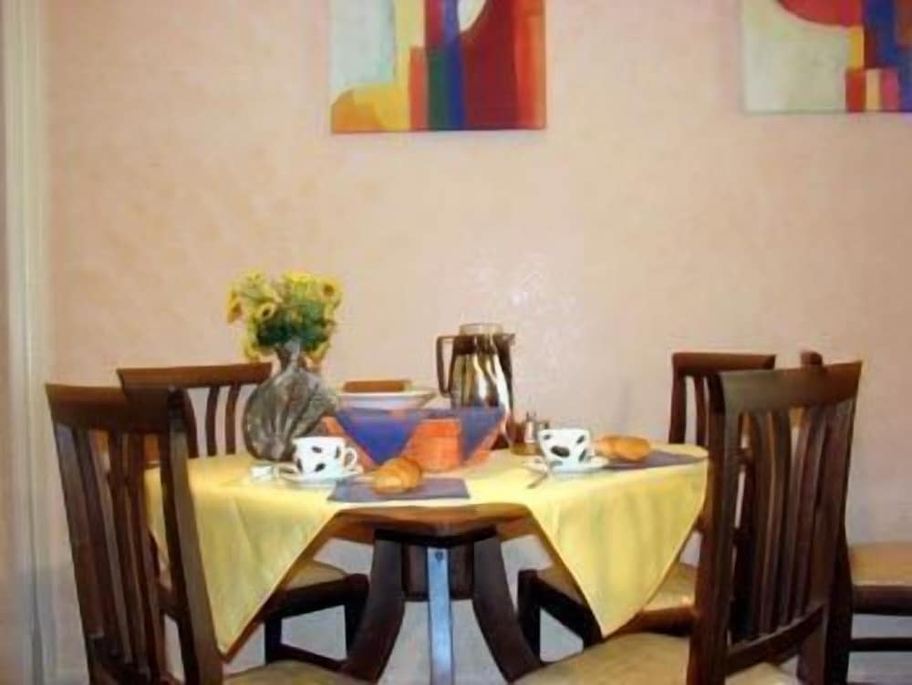 Hotel Teatro Bellini - Bed & Breakfast - Image 1