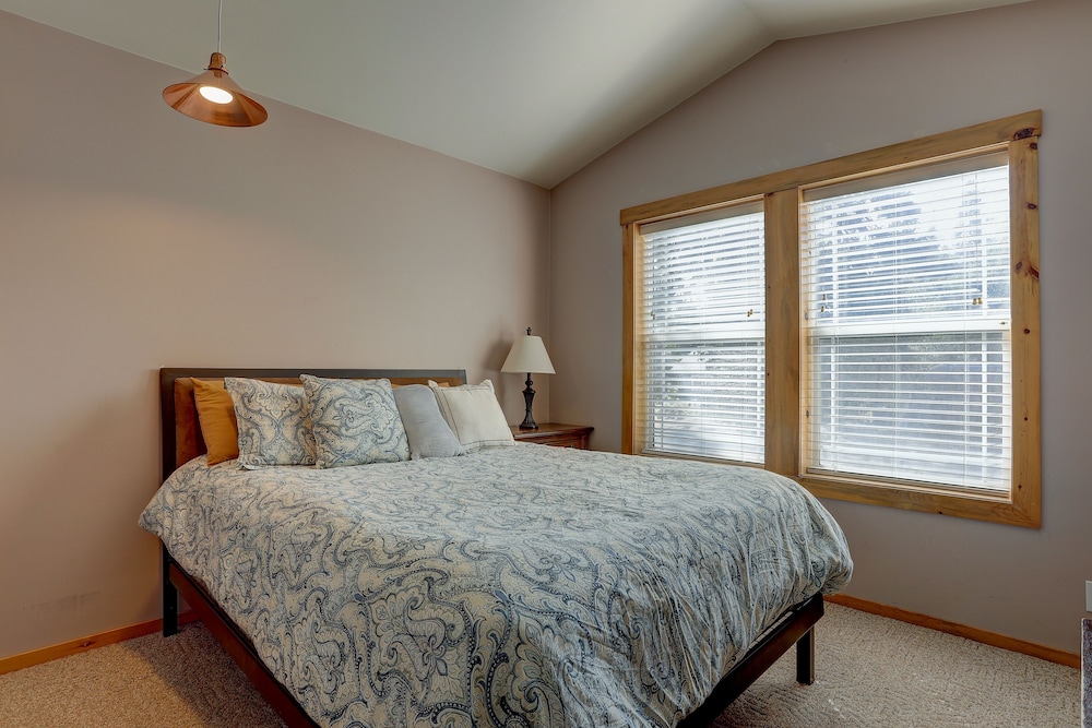 Huckleberry  3 Bedroom Home by RedAwning view 2