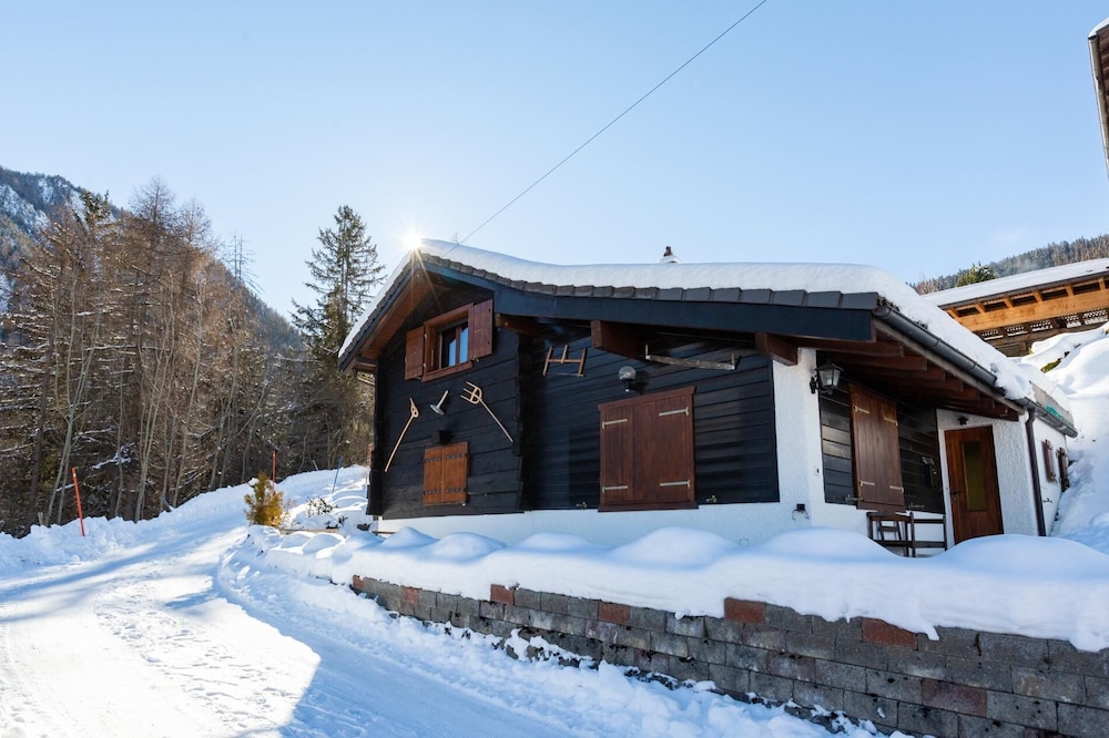 Cozy Mountain Getaway Chalet les Marmottes