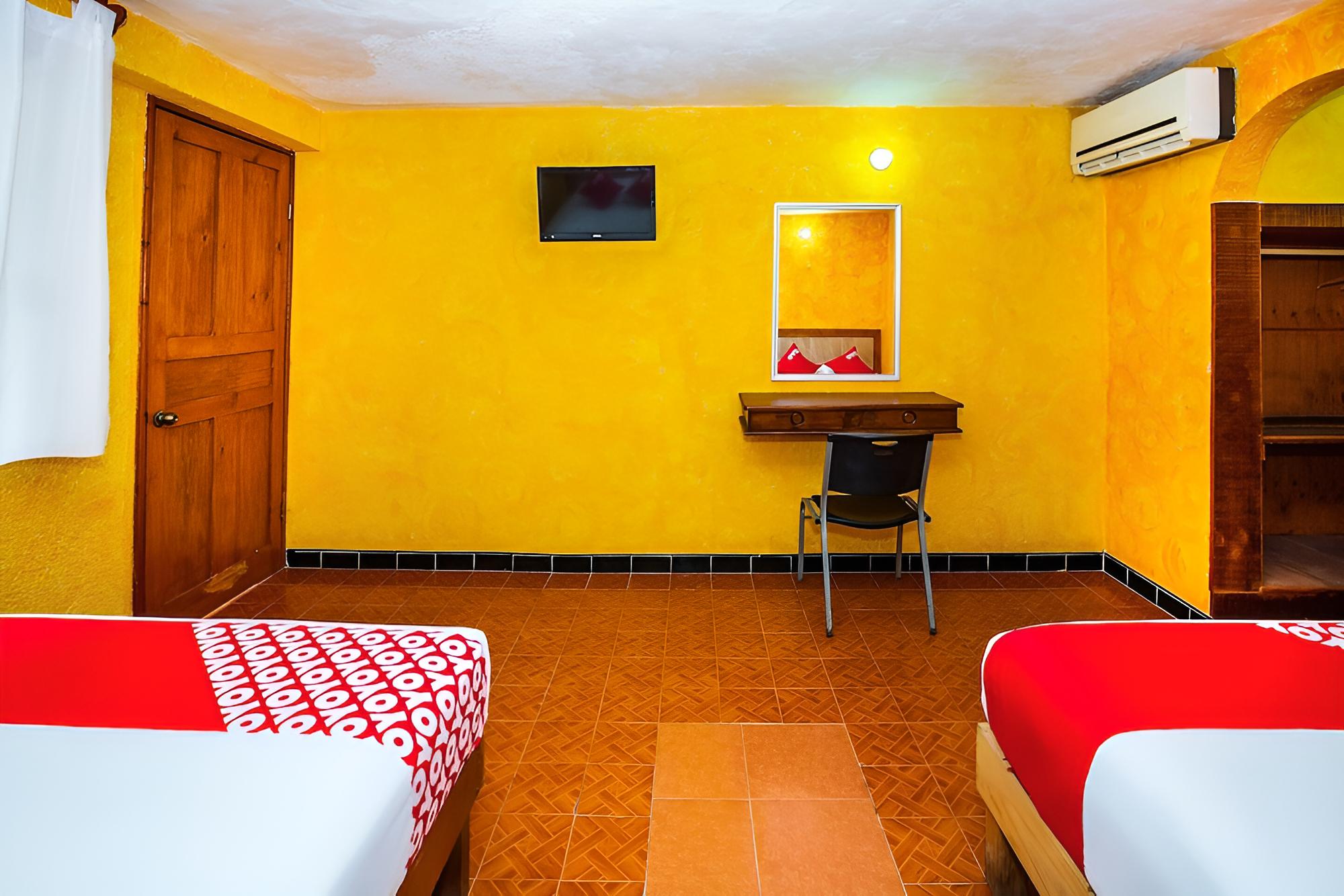 OYO Hotel Playa del Carmen view 3