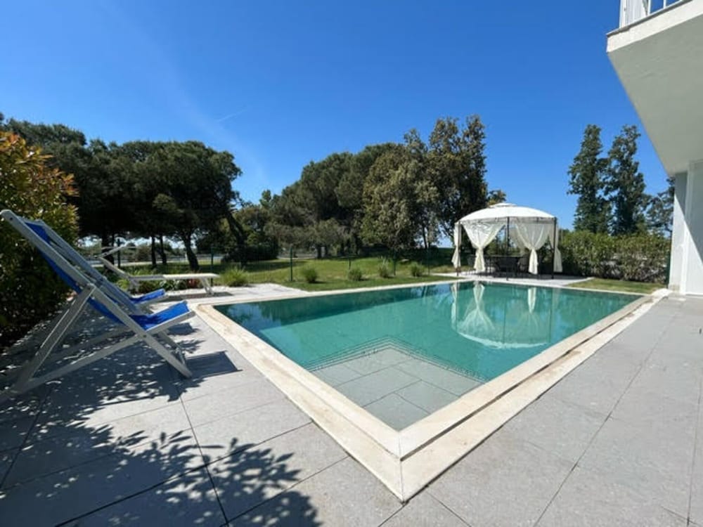 Stunning Villa With Pool and Lagoon View
