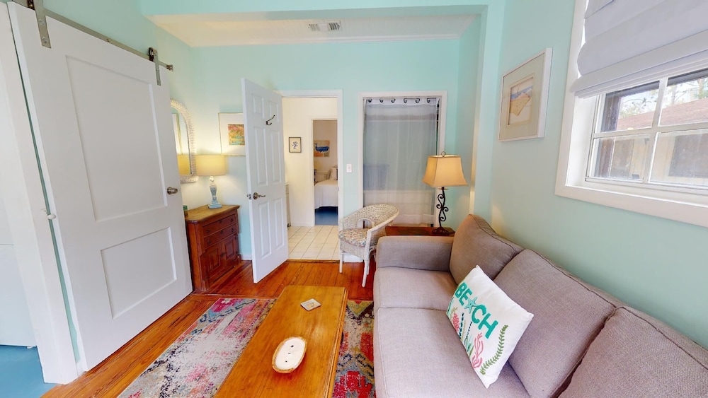 712 2nd Avenue - Upper