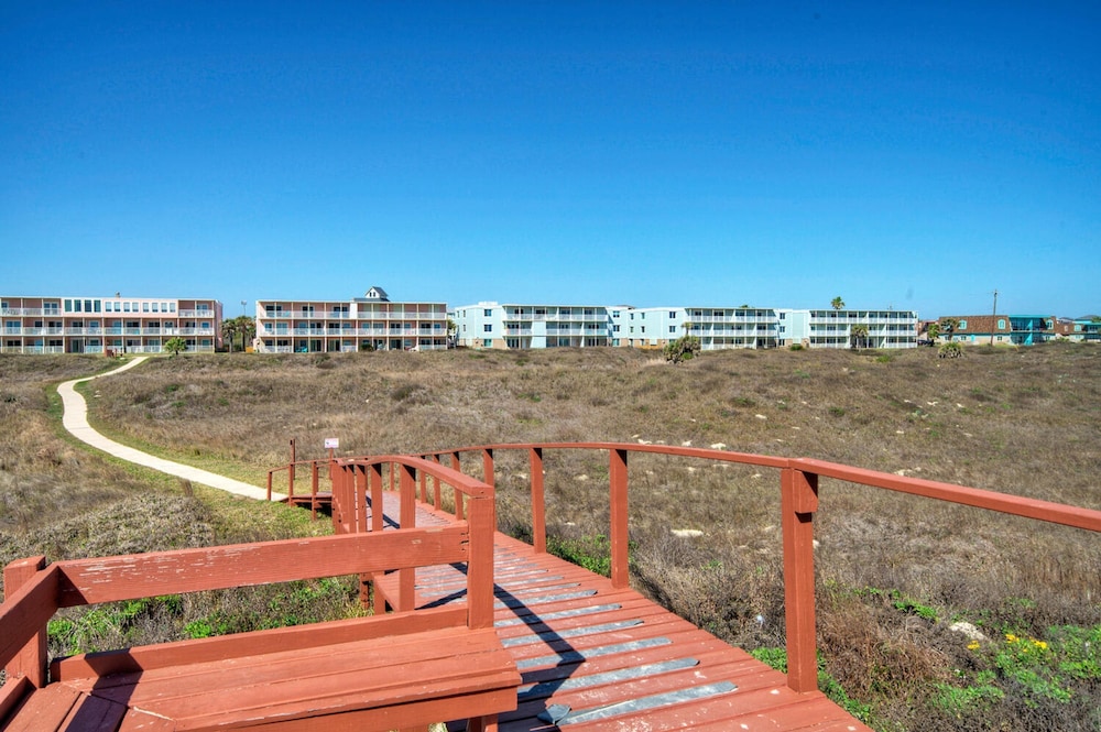 Rise N Beach by Avantstay Beachfront w Pool