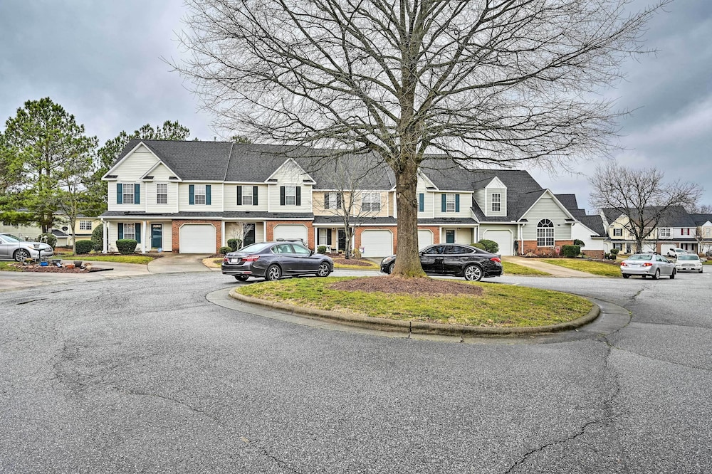 Central & Spacious Townhome in Greensboro! view 2
