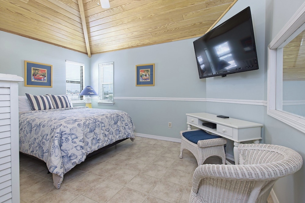 Triple Seas by Southern Vacation Rentals