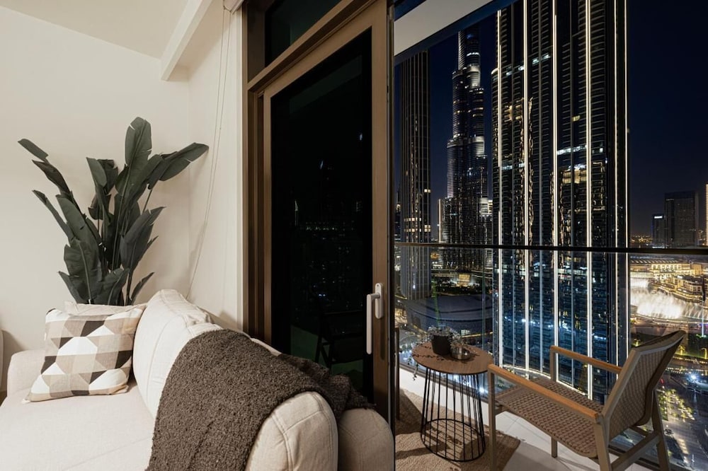 Burj Crown Lux Apartment by Dubai Mall