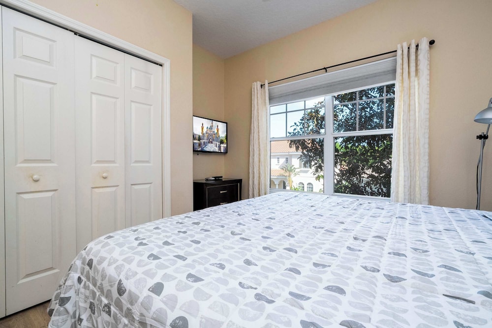 Family Villa w Pool Spa Game Room Near Disney