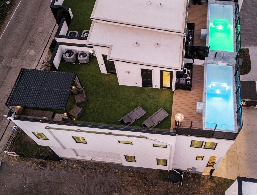 NEW Luxury Home With Rooftop Heated Pool