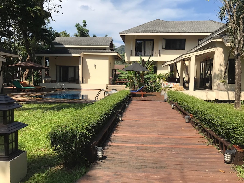 Phuchaofa Pool Villa
