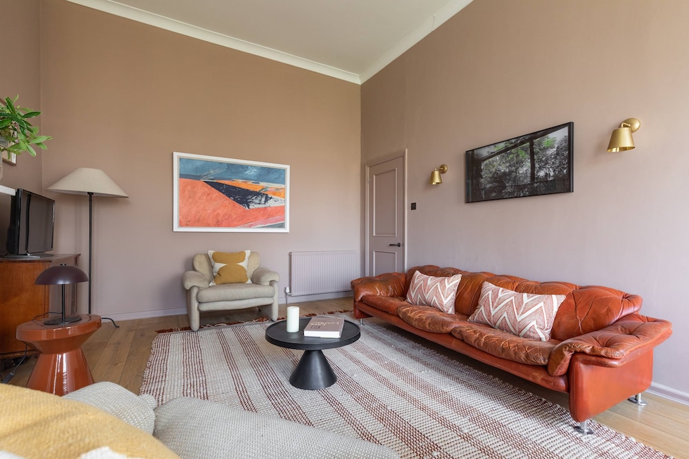Ladbroke Grove XV by Onefinestay