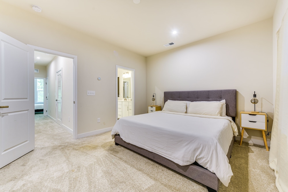 Updated Charlotte Vacation Rental 4 Mi to Downtown view 4