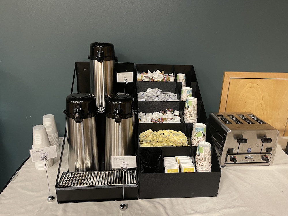 Bloomington Vacations - The Chateau Hotel and Conference Center - Property Image 8