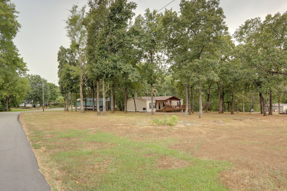 Greers Ferry Lake Access: Cabin w/ Boat Slip!
