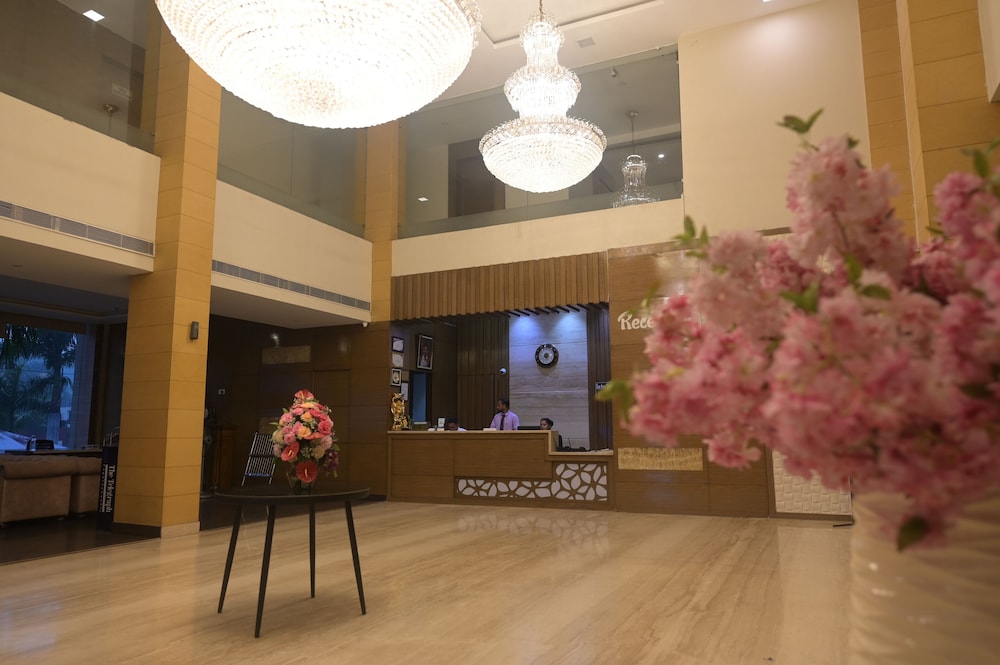 Lobby & Reception