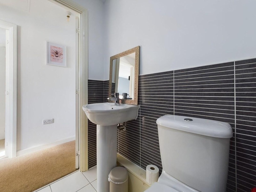 Riverfront Staffordshire Retreat