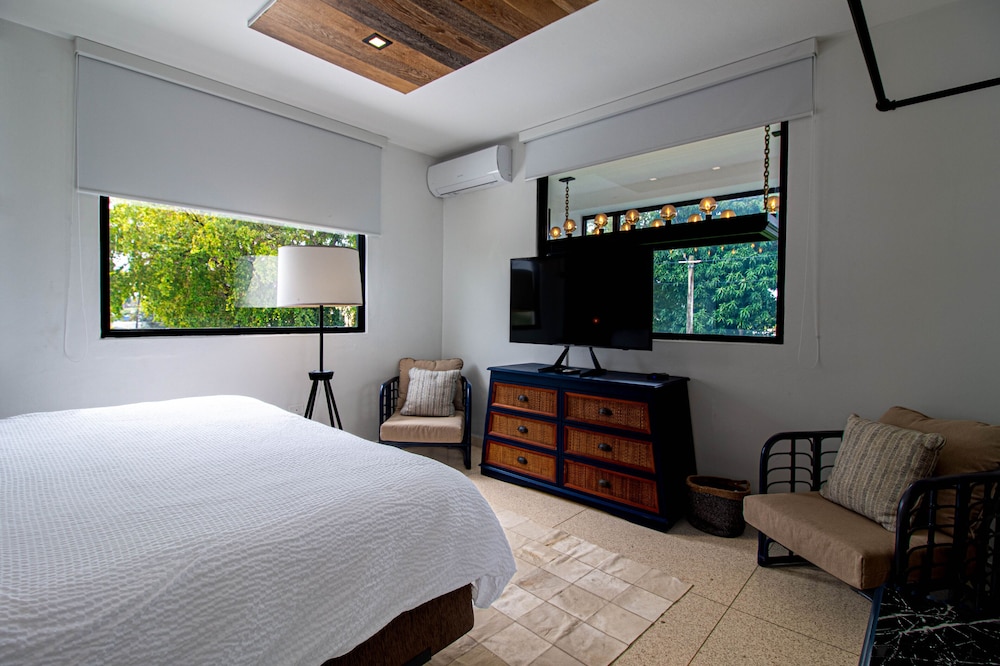 Villa Azure Ocean Suites view 3
