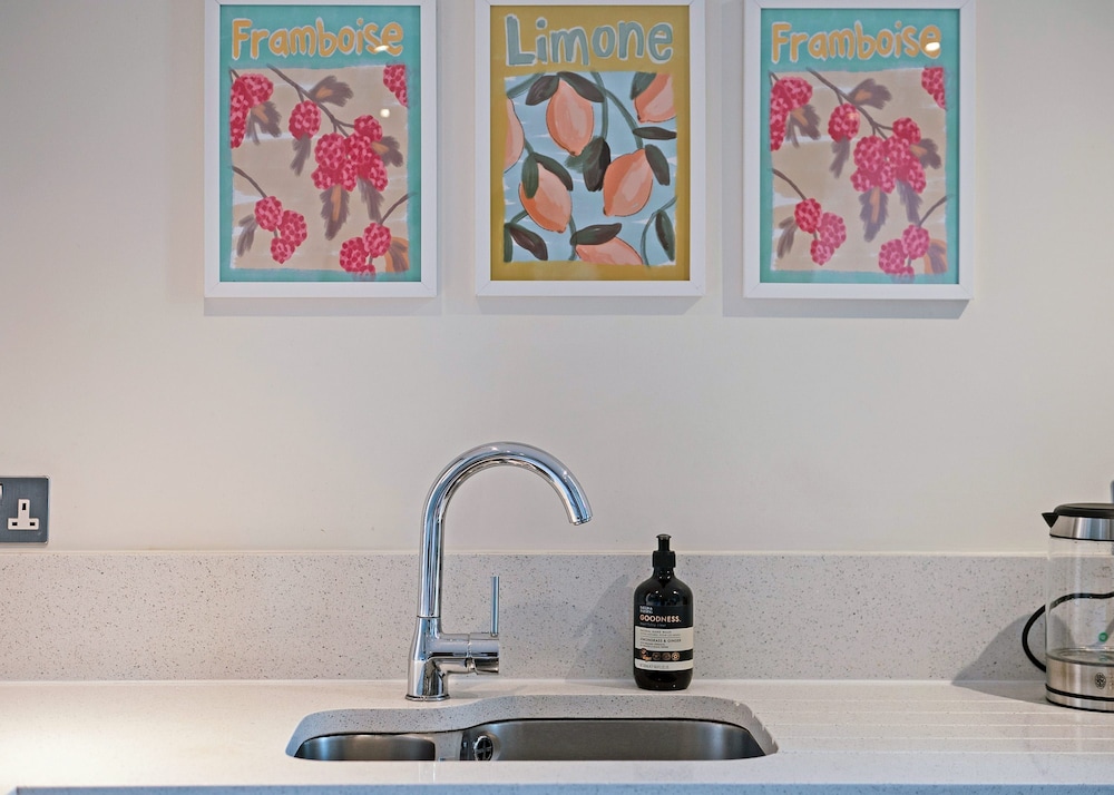 The Artists Hideaway-2 bed Mezzanine in Paddington - by Out of Office Lifestyle