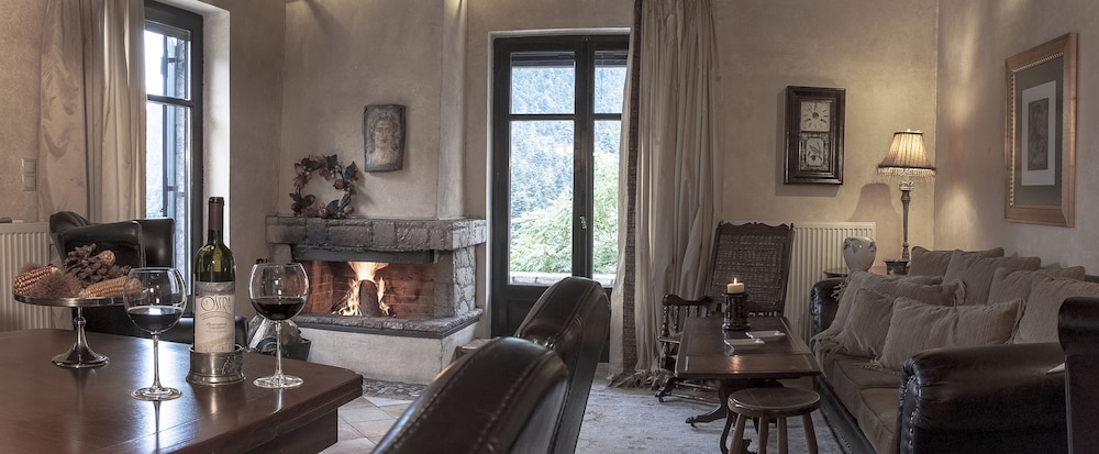 Ostra Menalon Luxury Suites