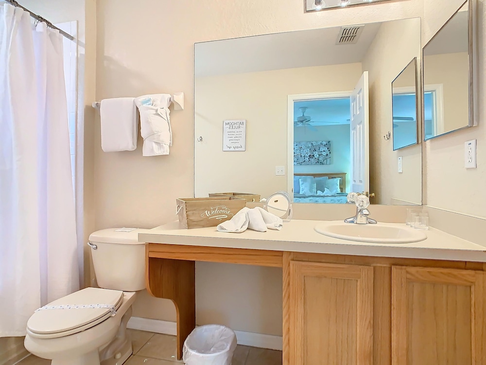 Family Getaway 4BR Townhome by Old Town