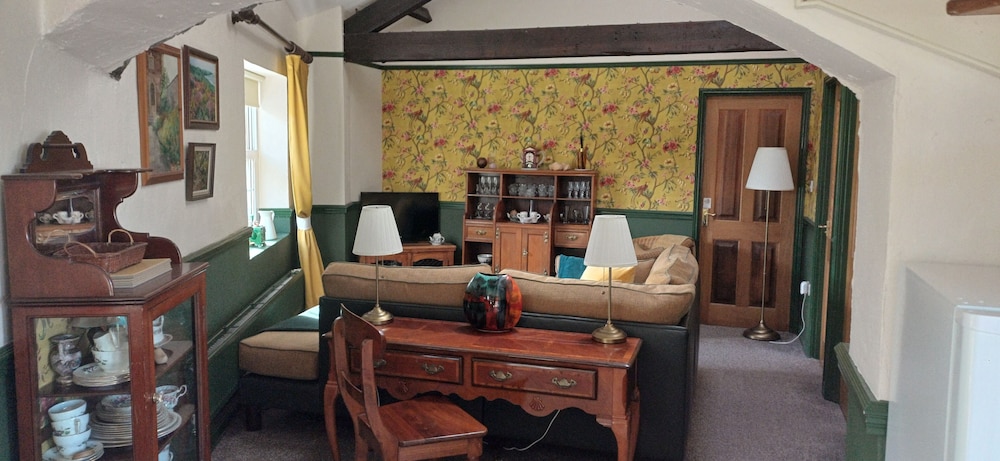 Riverside Cottage at Logwood Mill