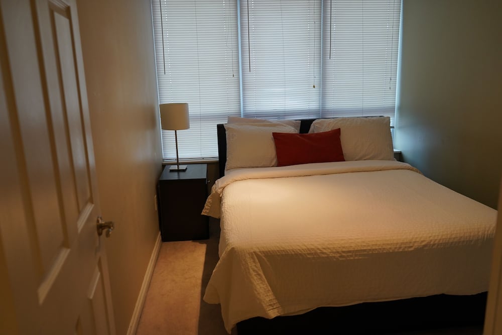 Living Suites Toronto Convention Centre - Image 3