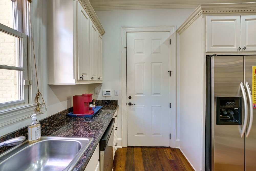 Oxford Vacations - Large, Elegant Home < 2 Miles to Ole Miss! - Property Image 2