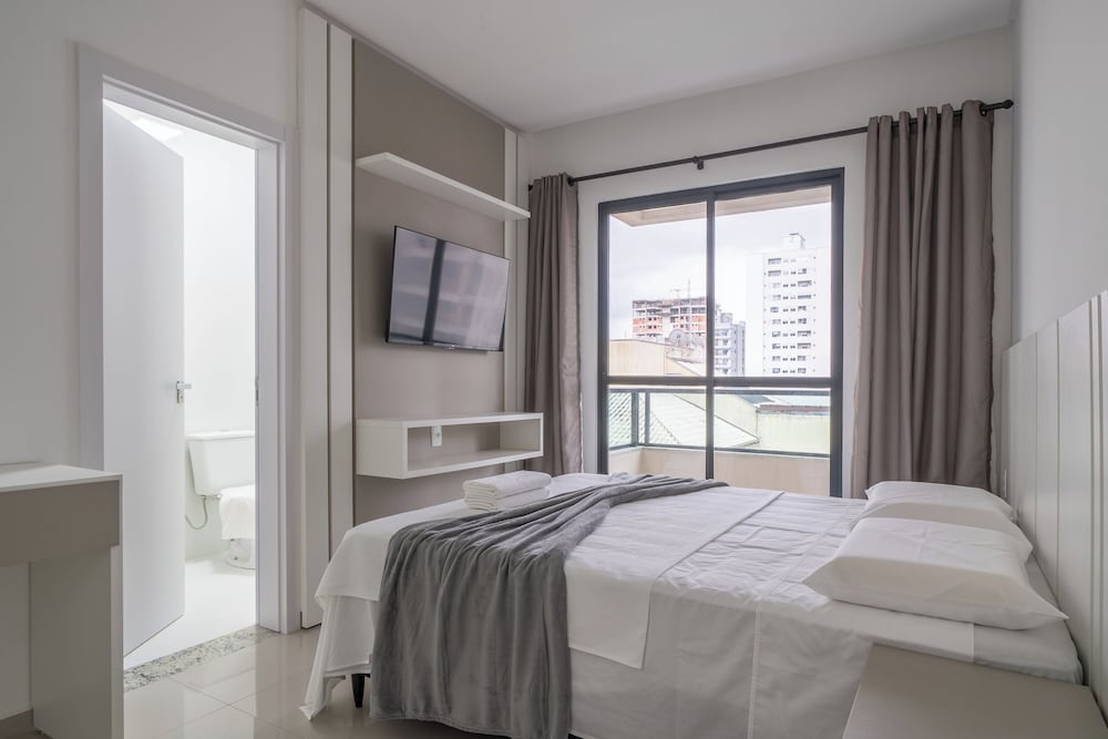 Apt w/ Balcony & Bbq, 650m to Beach Rgo0502