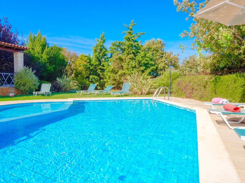 Dafni Villa by LeaderStay