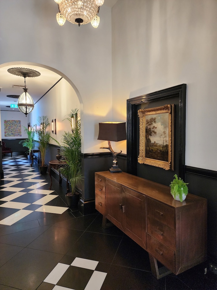 The Macquarie Hotel
