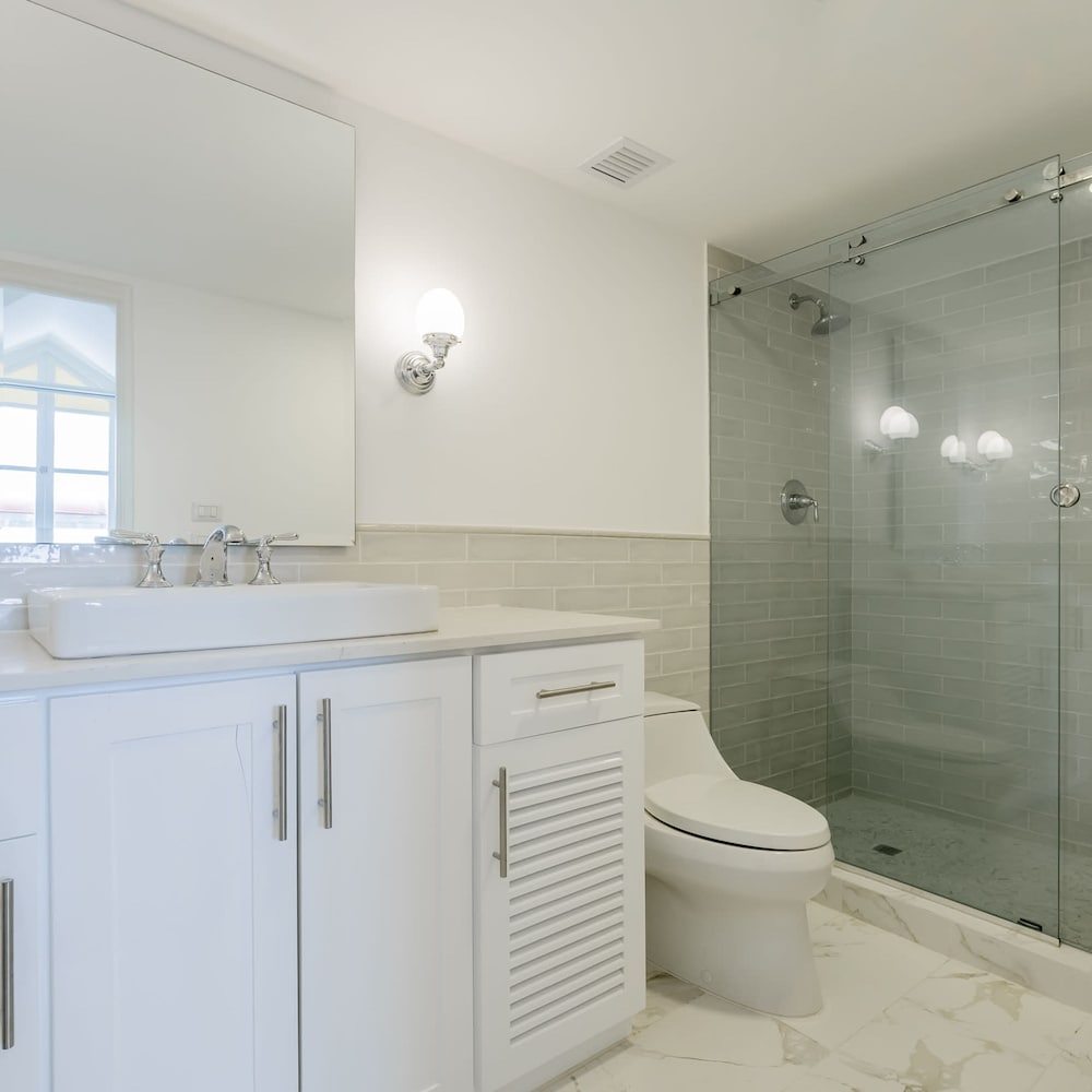 w Elegant 3BR With Modern Terrace in Panama