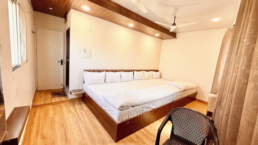 Hotel S P Palace near All Prime Location