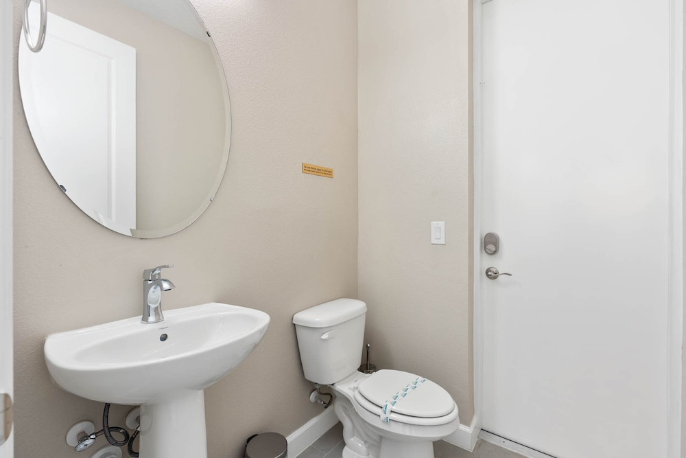 Super Close- Disney s Parks w Theme Rooms Pool