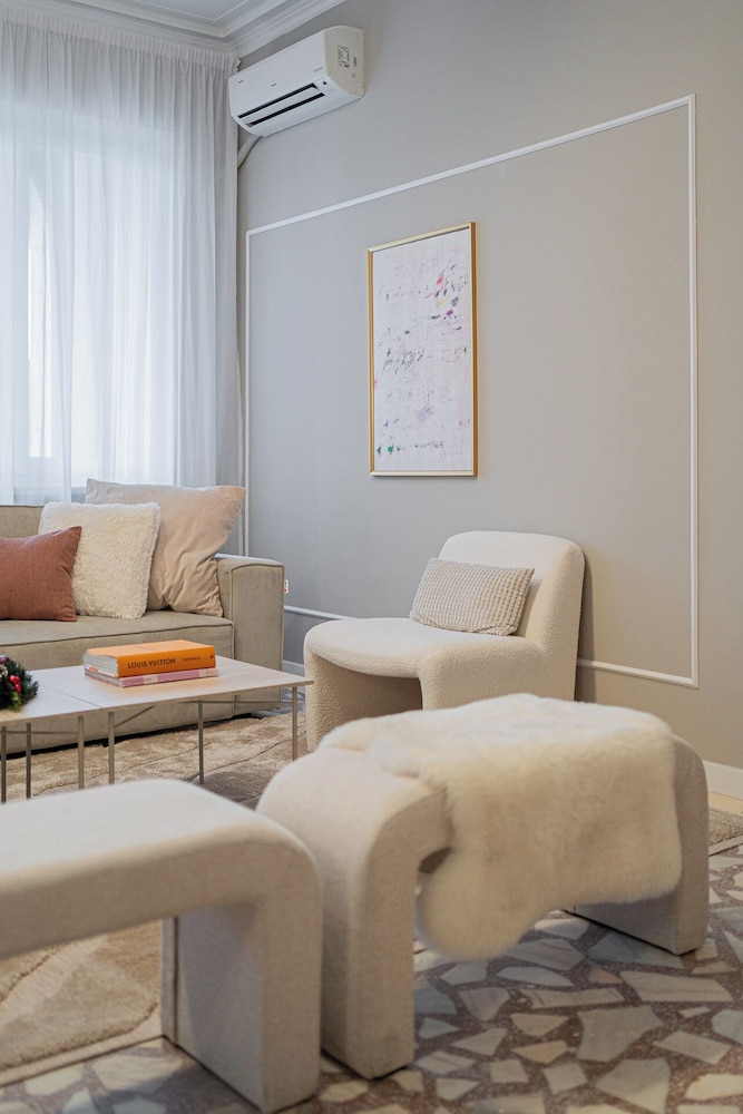 Loggia & Luxe 4BR Penthouse in Universitatii Area