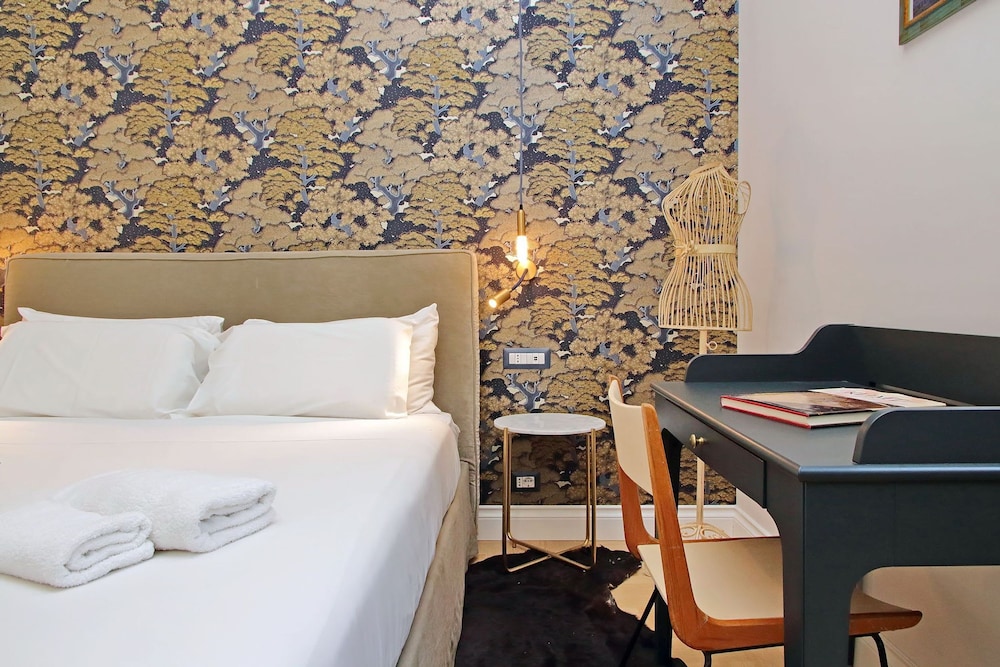 Rare Large and Elegant Rome Apartment in Prati Neighborhood Perfect for Families or Friends