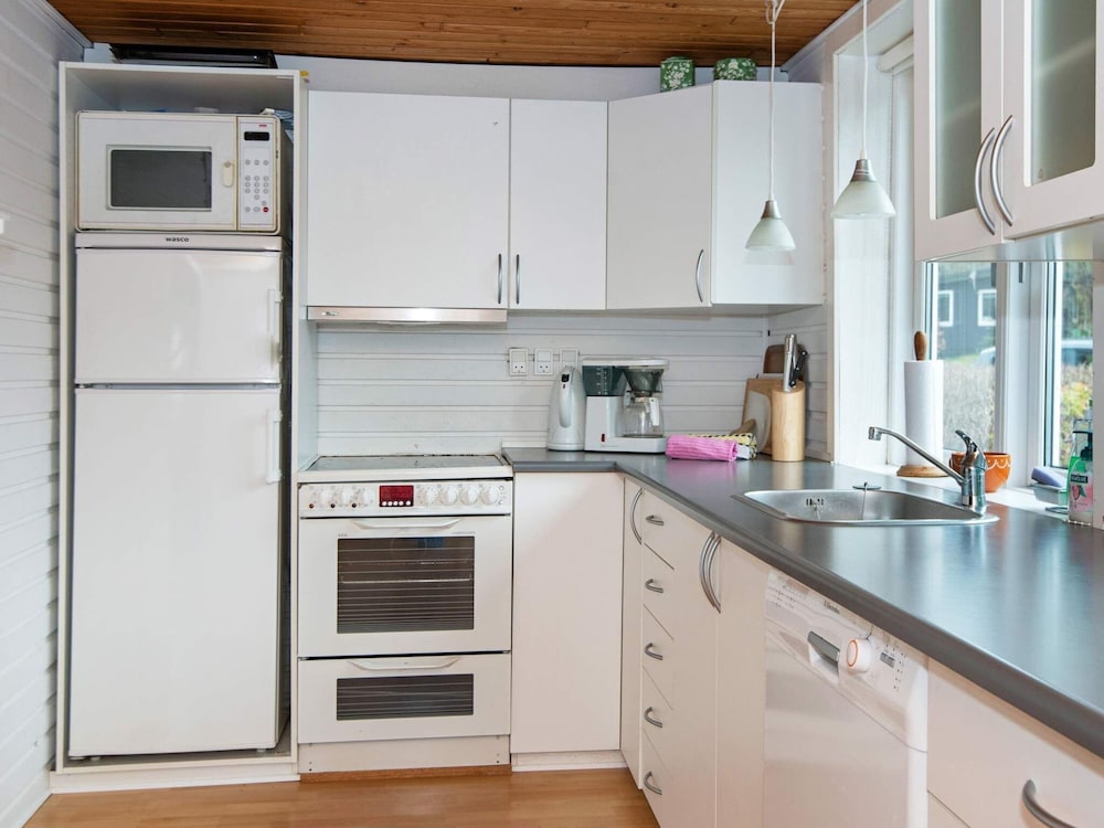 Cozy Holiday Home in Glesborg near Sea view 4
