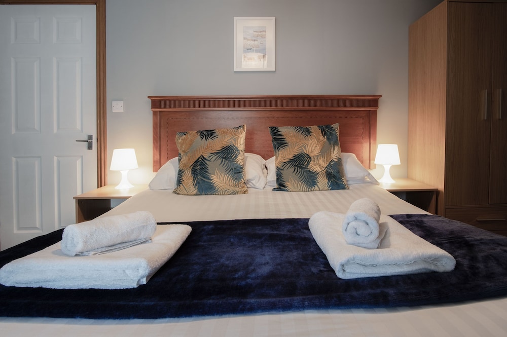 Rose Coach House - 3 Bedroom Cottage - Pendine view 4