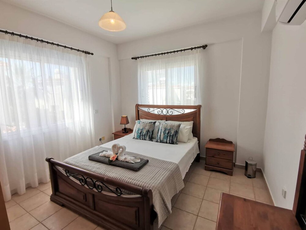 Sobella Villa - 3 Bedroom Villa With 10 x 4 Pool