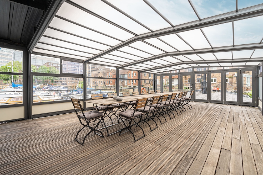outdoor bbq area
