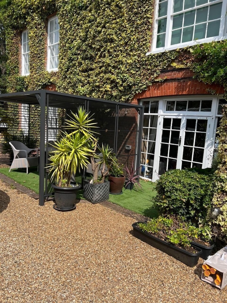 Harmondsworth Hall Guest House Heathrow