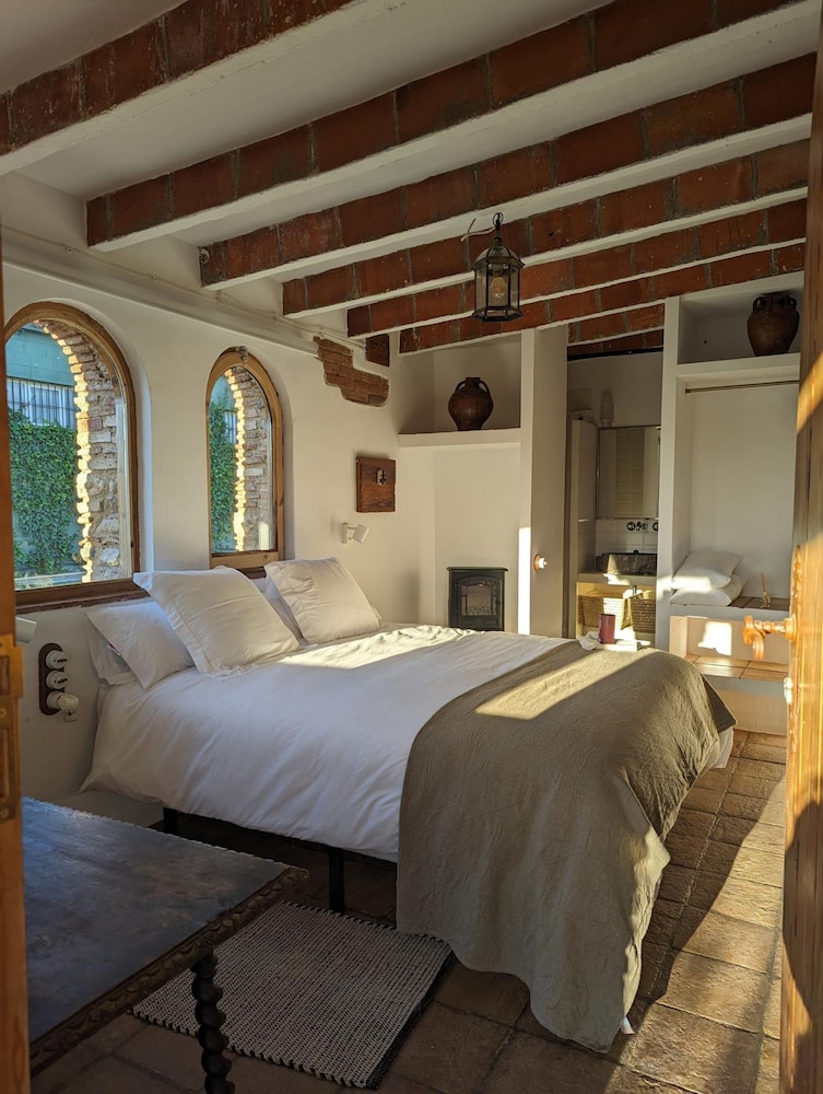 Casa Hostalets - In the Middle of the Olive Trees