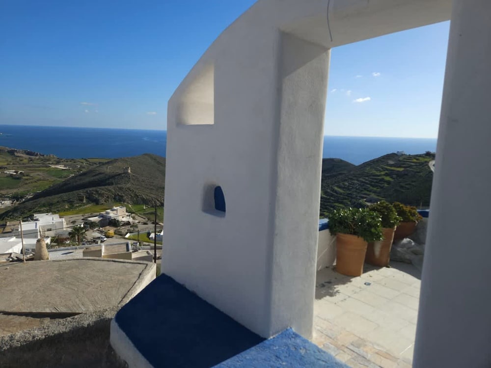 Amphora Aelia Gem - Akrotiri Seaview Getaway