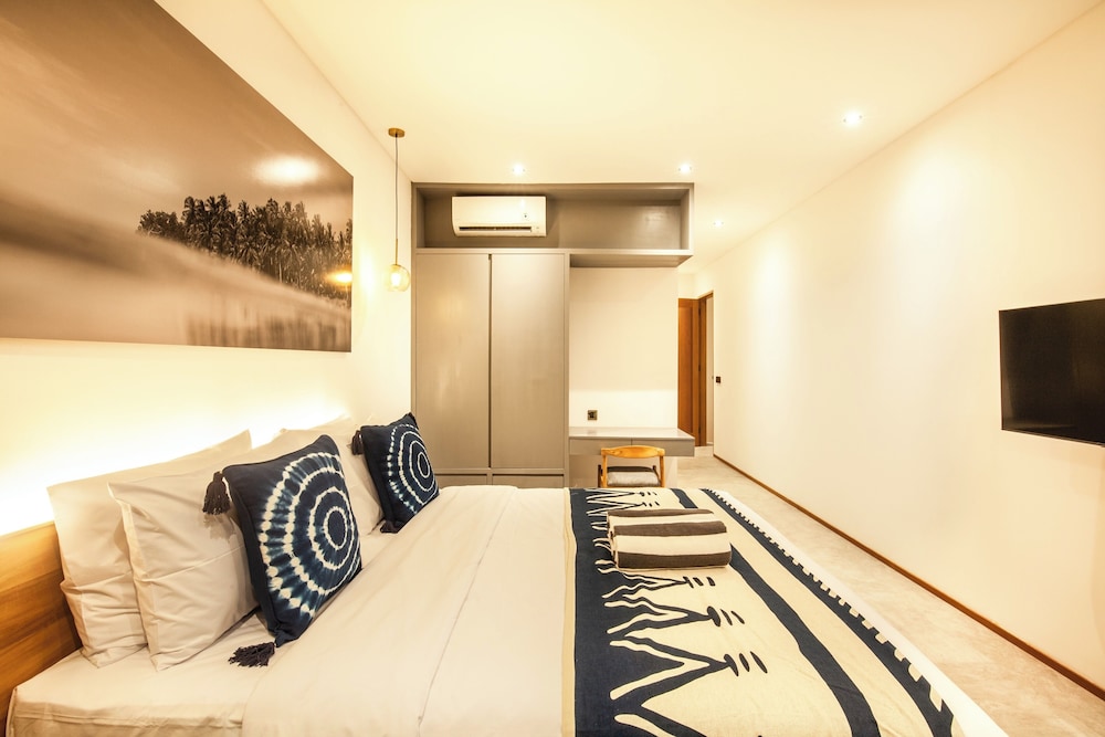 Seaside Escape: 4BR Villa, 190m to Canggu Beach