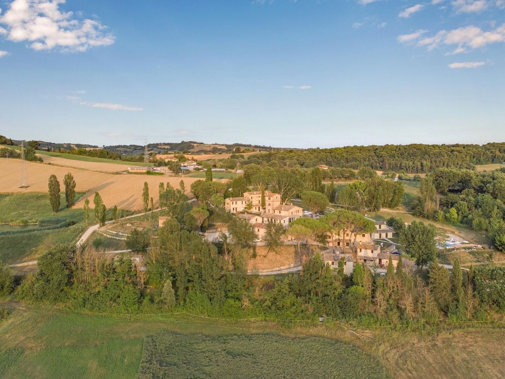 Agriturismo Borgo Pulciano in Montone