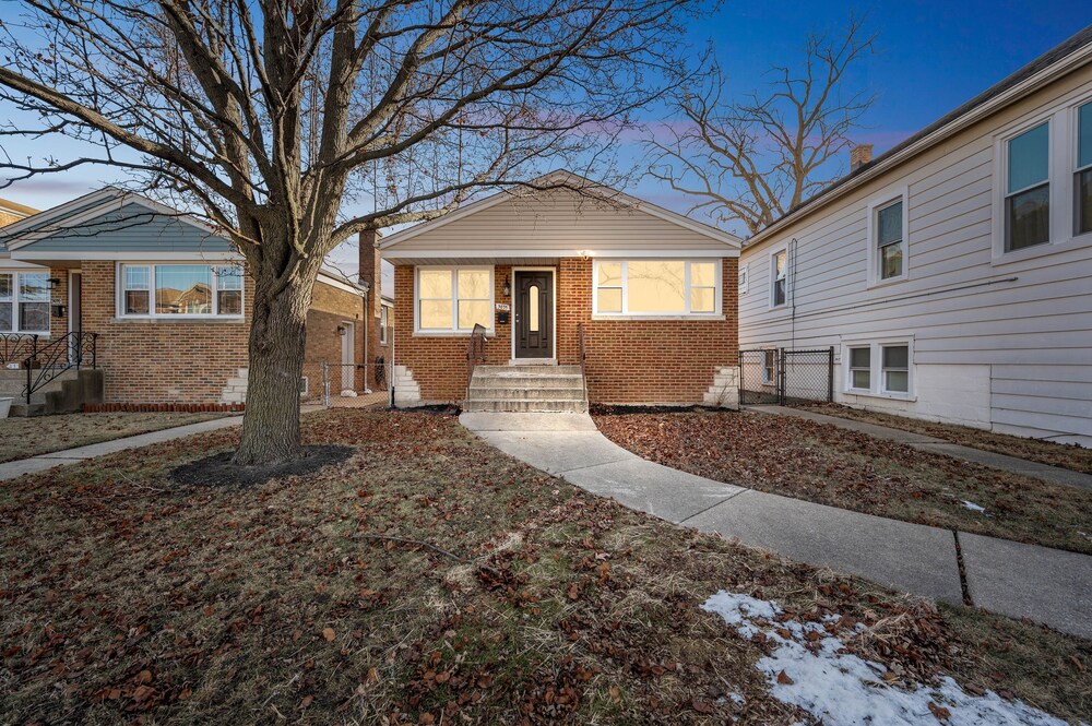 Charming Belmont Heights Oasis 4 Bedroom Home