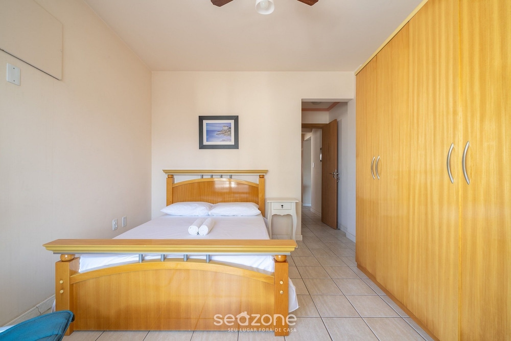 Apt With sea View and Barbecue in Itapema Gbl601