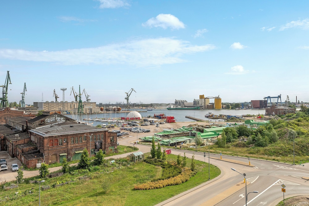Doki Living - Foodhall & Parking by Downtown Apartments