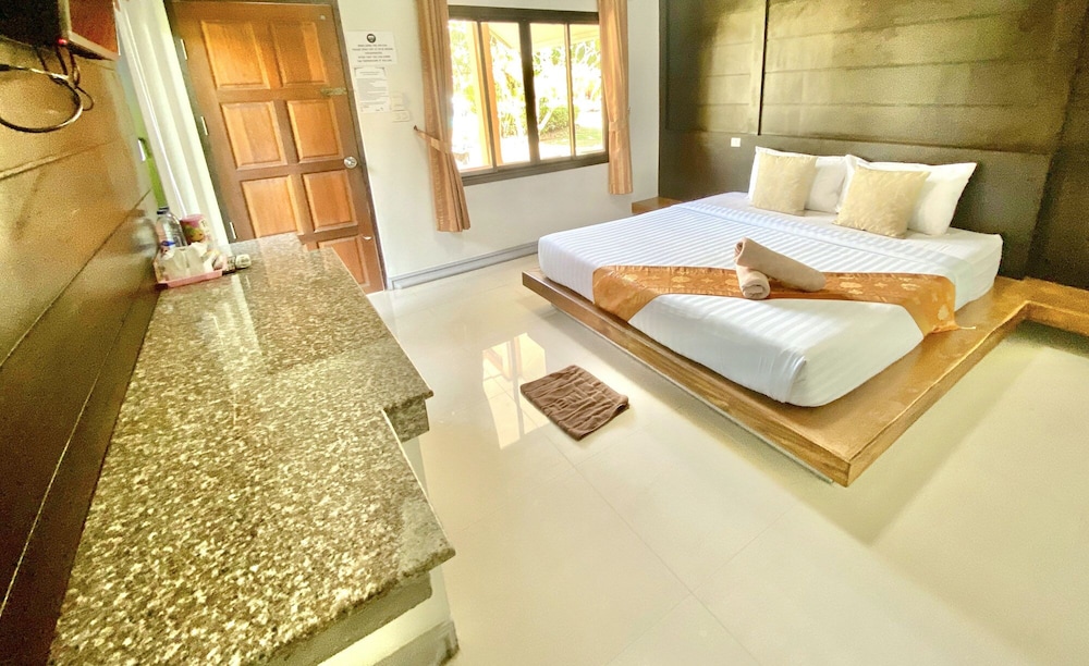 Lanta Emerald Bungalow