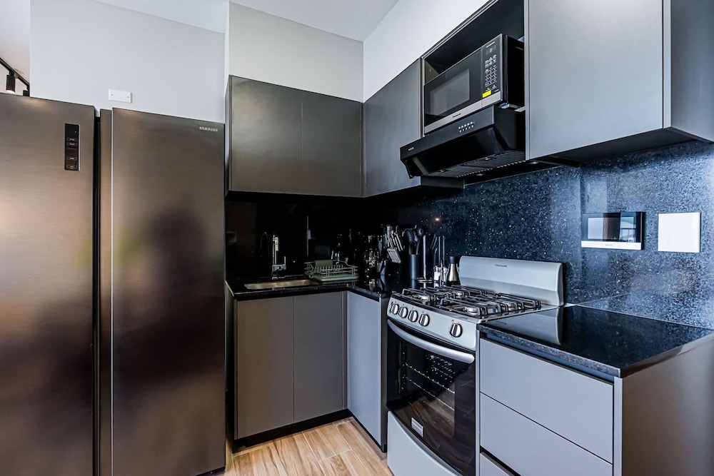 w Regal 1BR w Great Deco in Centriqo