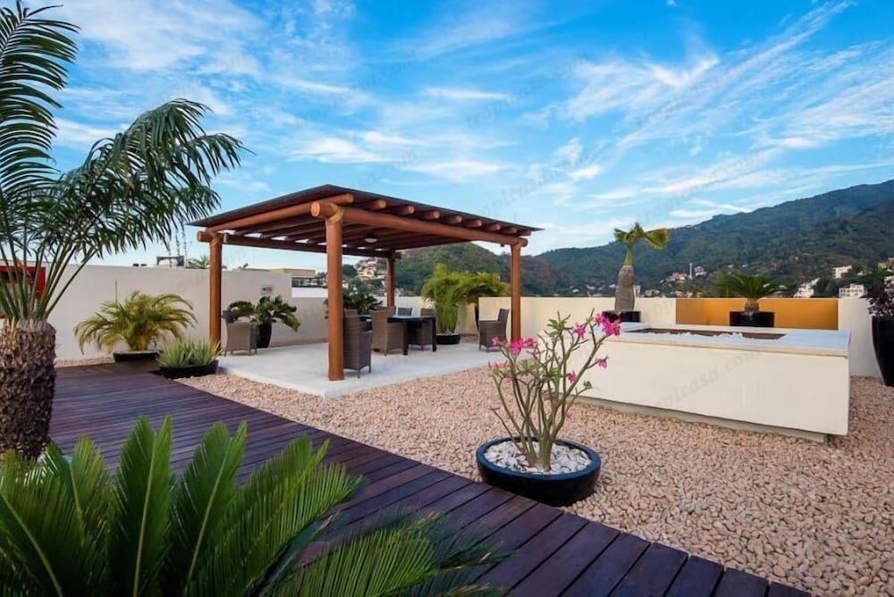 V399 - Casa Round Up
